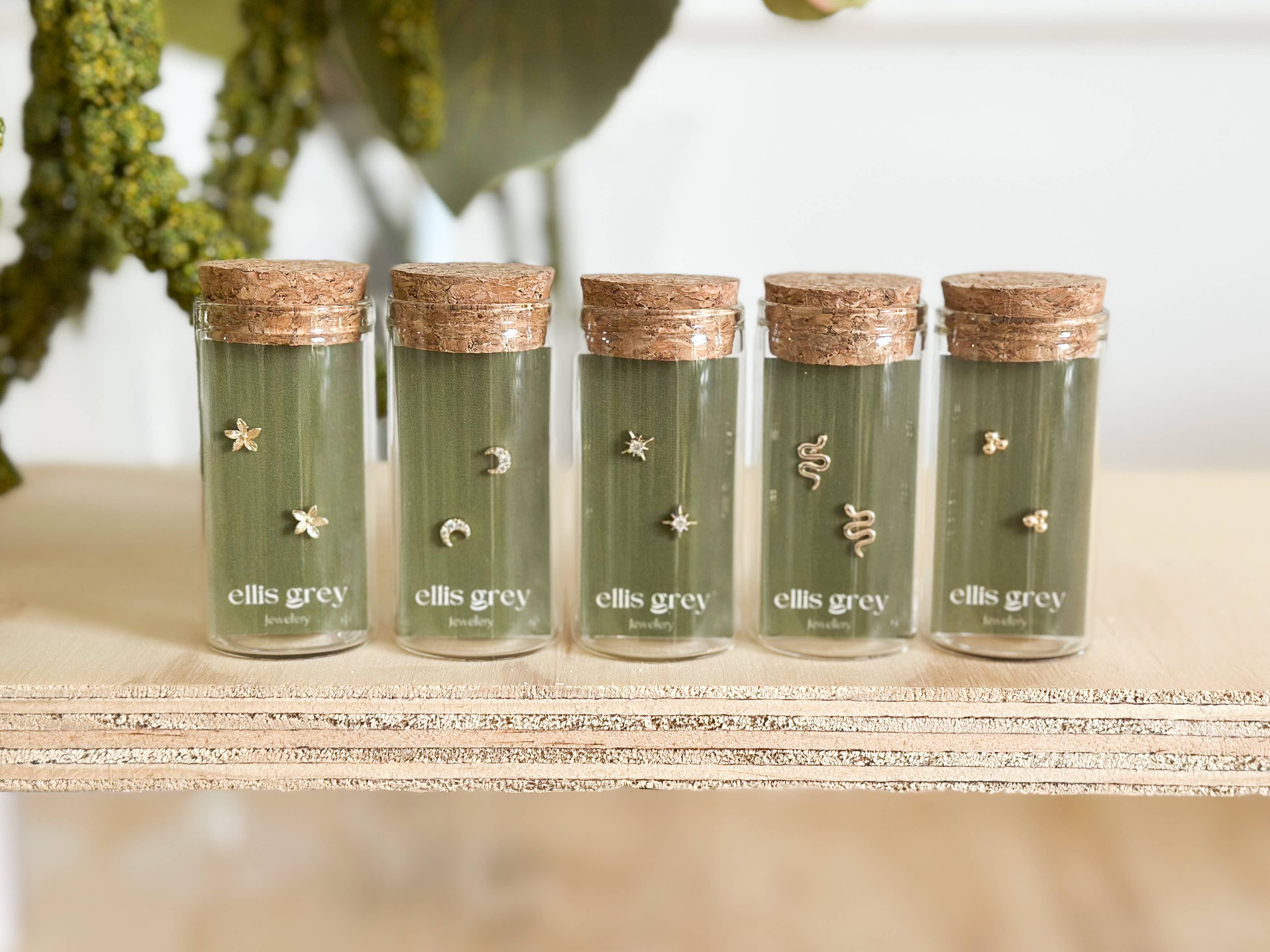 Ellis Grey Jewellery - Vendita all'ingrosso Orecchini a bottone - Orecchini a perno con fialetta di vetro - 5 design assortiti1