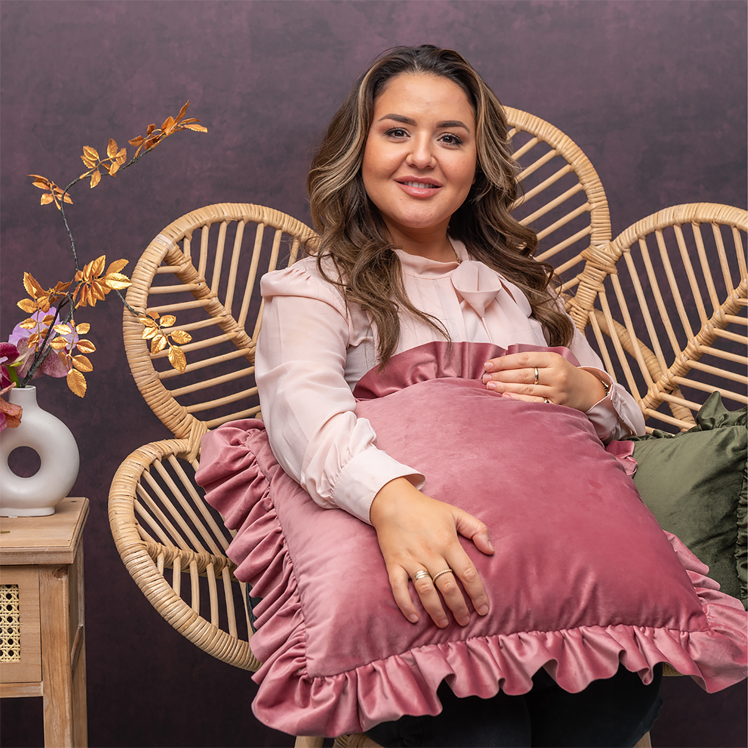 Melli Mello - Vendita all'ingrosso Cuscini decorativi - Melli Mello Cuscino Decorativo in Velluto con Volant Grande Rosa1