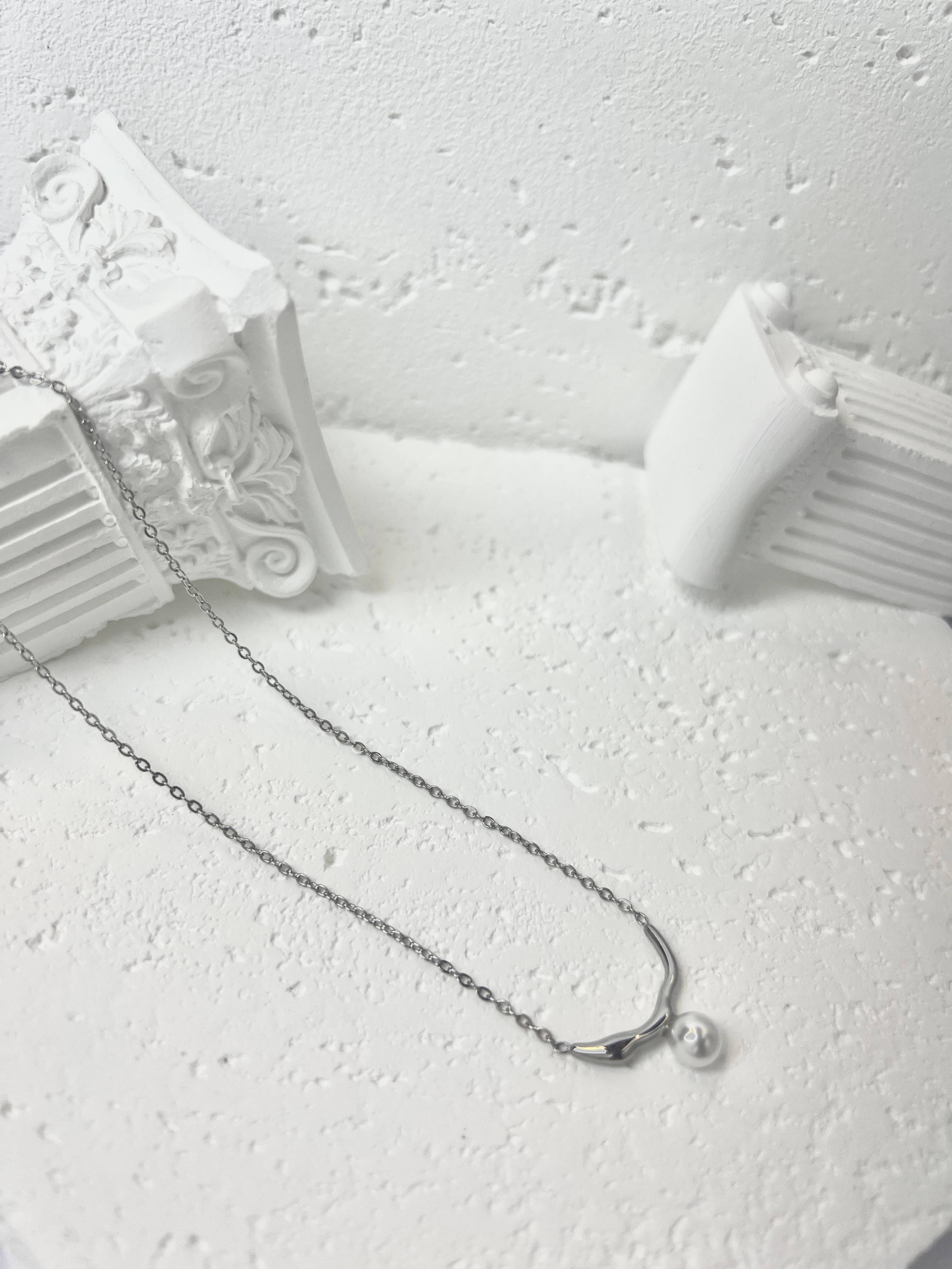 COSMOS – wholesale Beaded/pearl necklace – Stainless steel necklace with pearl pendant2