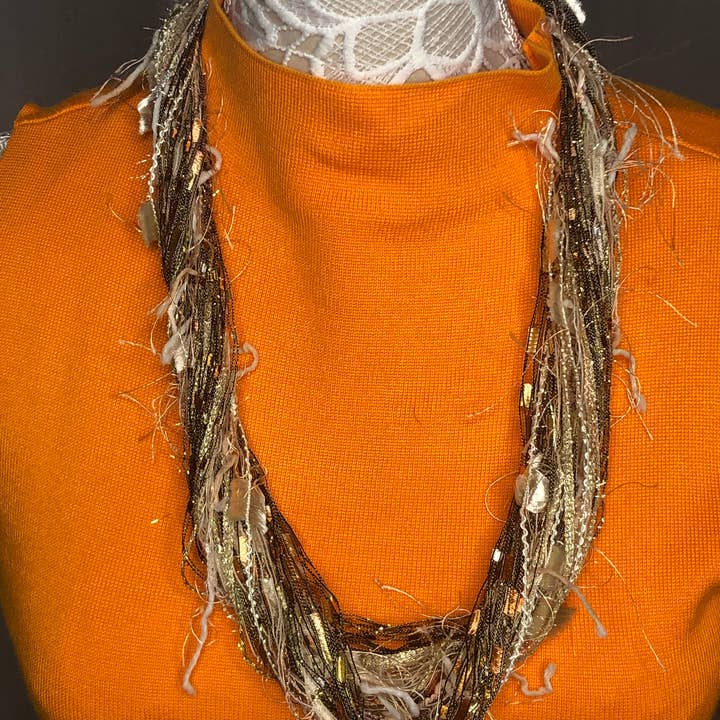 Scarves of Westwood – Engroshandel Tørklæde - Dame – LaPetite tørklæde i ferskner og fløde - håndværksfremstillet1