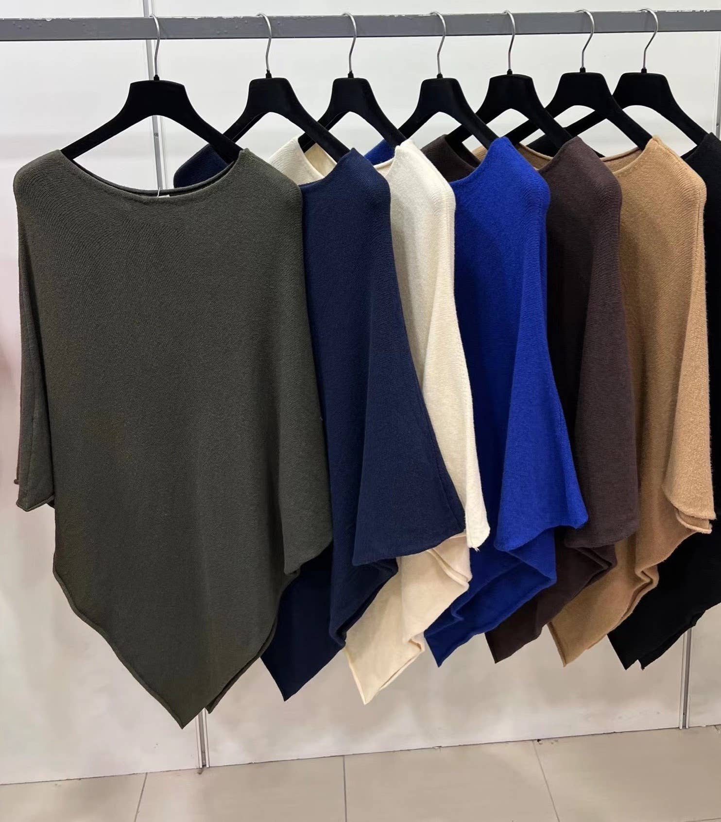 JULIA PARIS – wholesale Poncho – Women's – Classic triangle knit poncho7