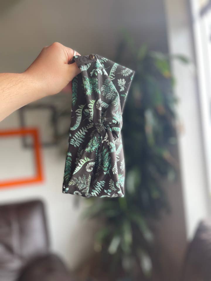 Bandeau en forme de fougères et de feuilles pour la vente par Radiant Wear