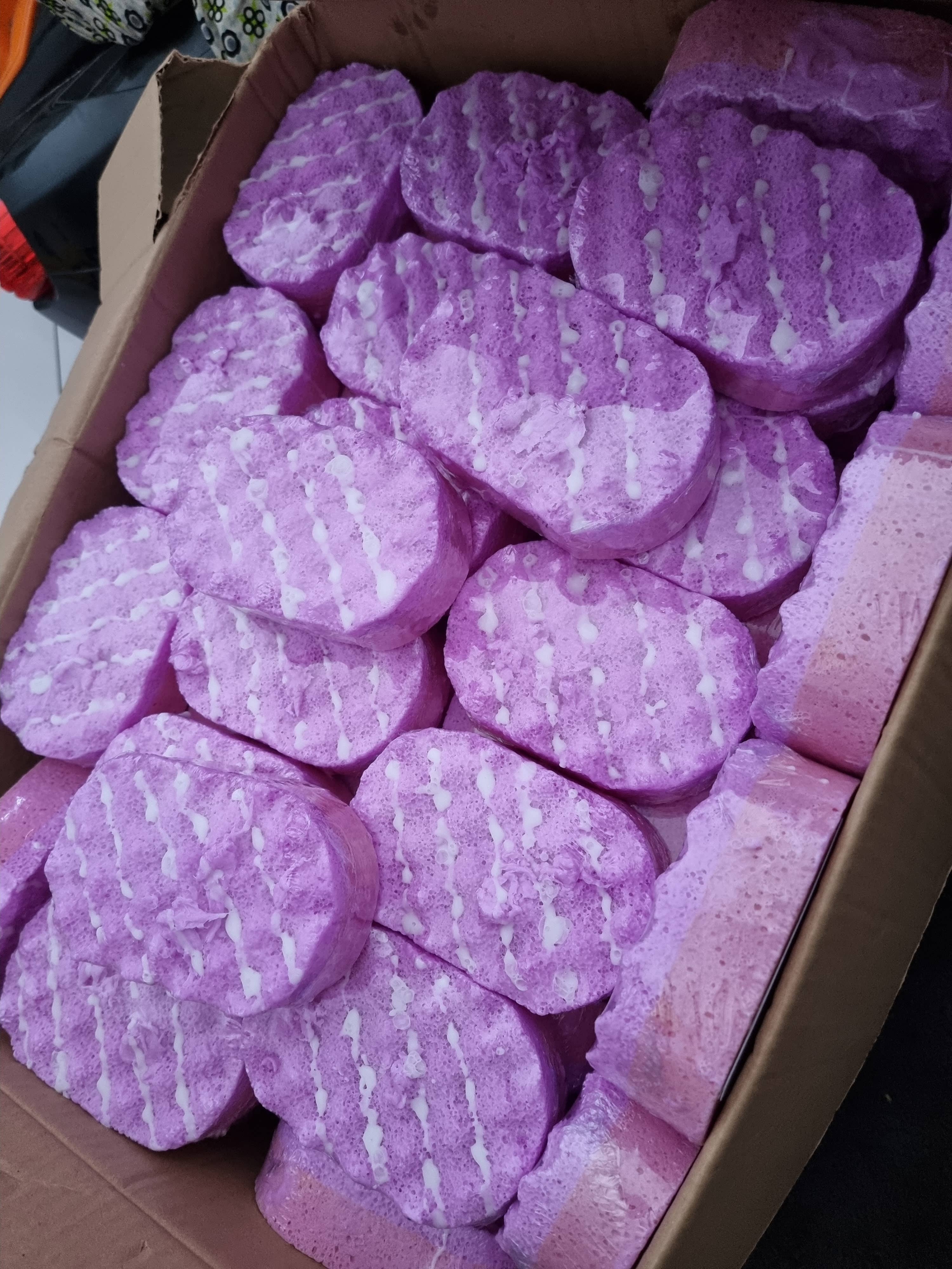 De Unique Fragrance – wholesale Bath pouf/sponge – Exfoliating Soap Sponge Vie Belle/ Éponge Exfoliante4