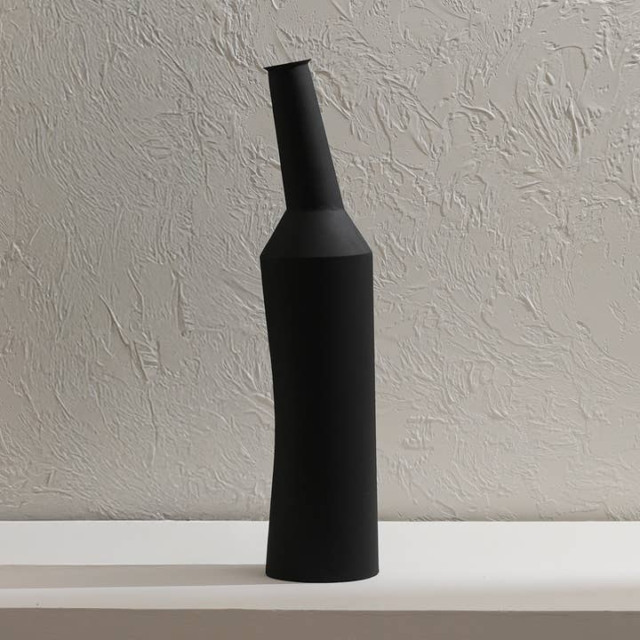 Elegante hohe Vase – Dekoratives Herzstück für moderne Innenräume für den Großhandel von Expo Bazaar