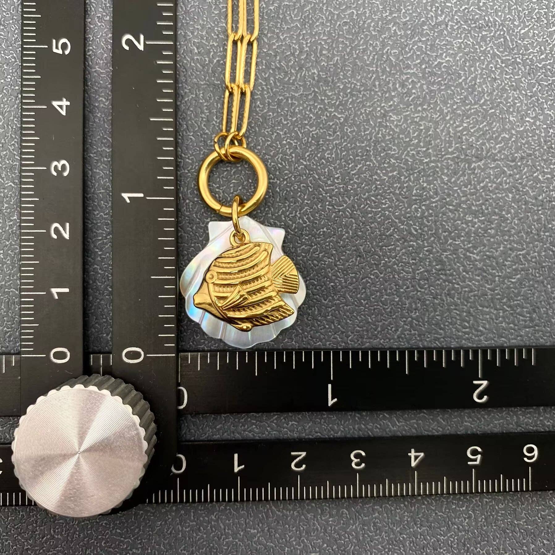 Mio Queena - Wholesale Pendant/Charm Necklace - Ocean Style Shell & Fish Charm 18K Golden SS Necklace - FGS5