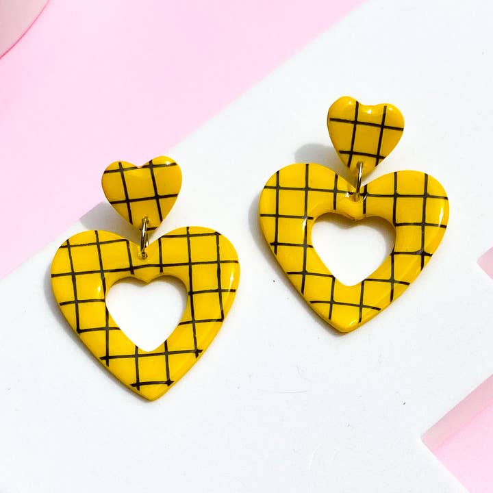 Pendientes colgantes de arcilla polimérica en cuadrícula amarilla y negra para venta al por mayor de Night Moves Atelier