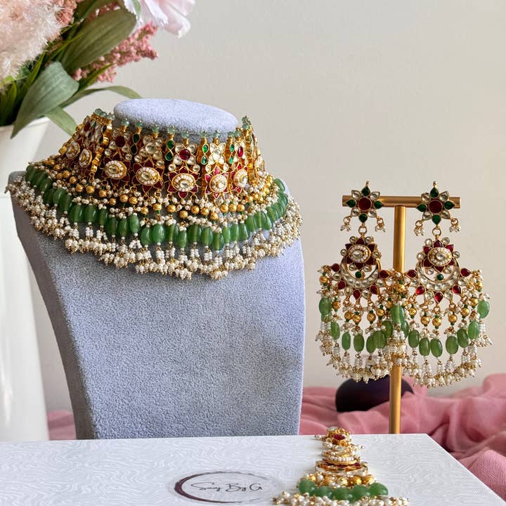 Neeru pour la vente par Saaj By G