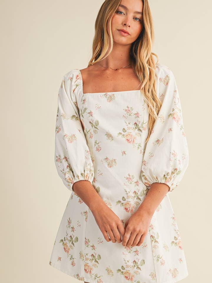 ROBE PRINCESSE À MANCHES BOUFFANTES pour la vente par Mustard Seed