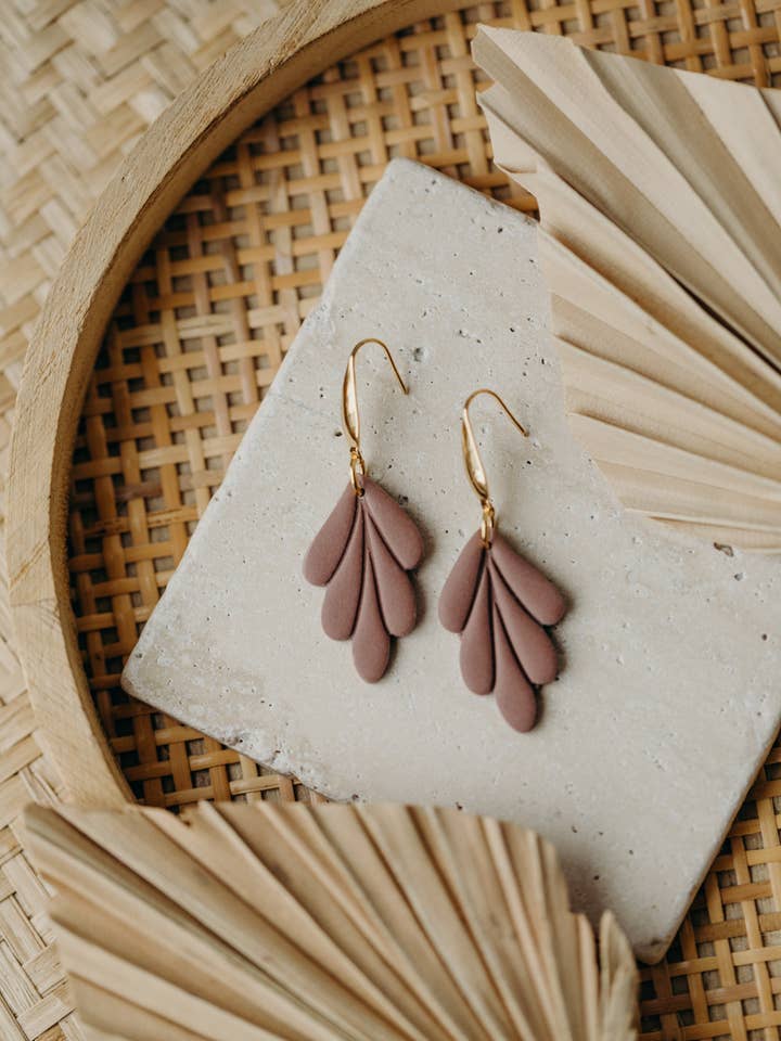 AVI - Polymer Ton Ohrringe in Mauve für den Großhandel von walnutandcherry