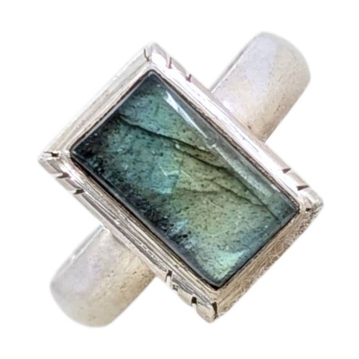 BAGUE EN ARGENT STERLING AVEC CABOCHON DE LABRADORITE EN SOLDE pour la vente par Saraswati Imports