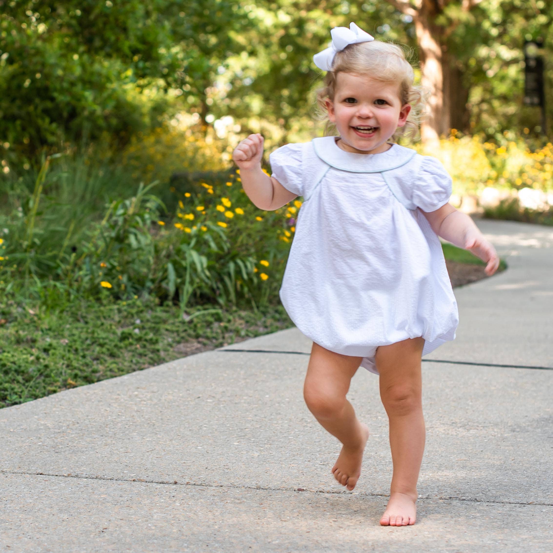 Angels and Company Clothing – Bodysuit - Bebé por atacado – Ann Caroline Bubble em Seersucker Branco com Vivo Aqua0