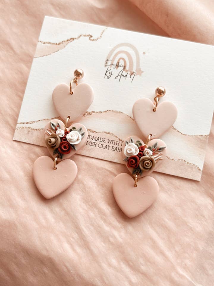 Cœurs floraux à trois niveaux pour la vente par Everything Ky and I