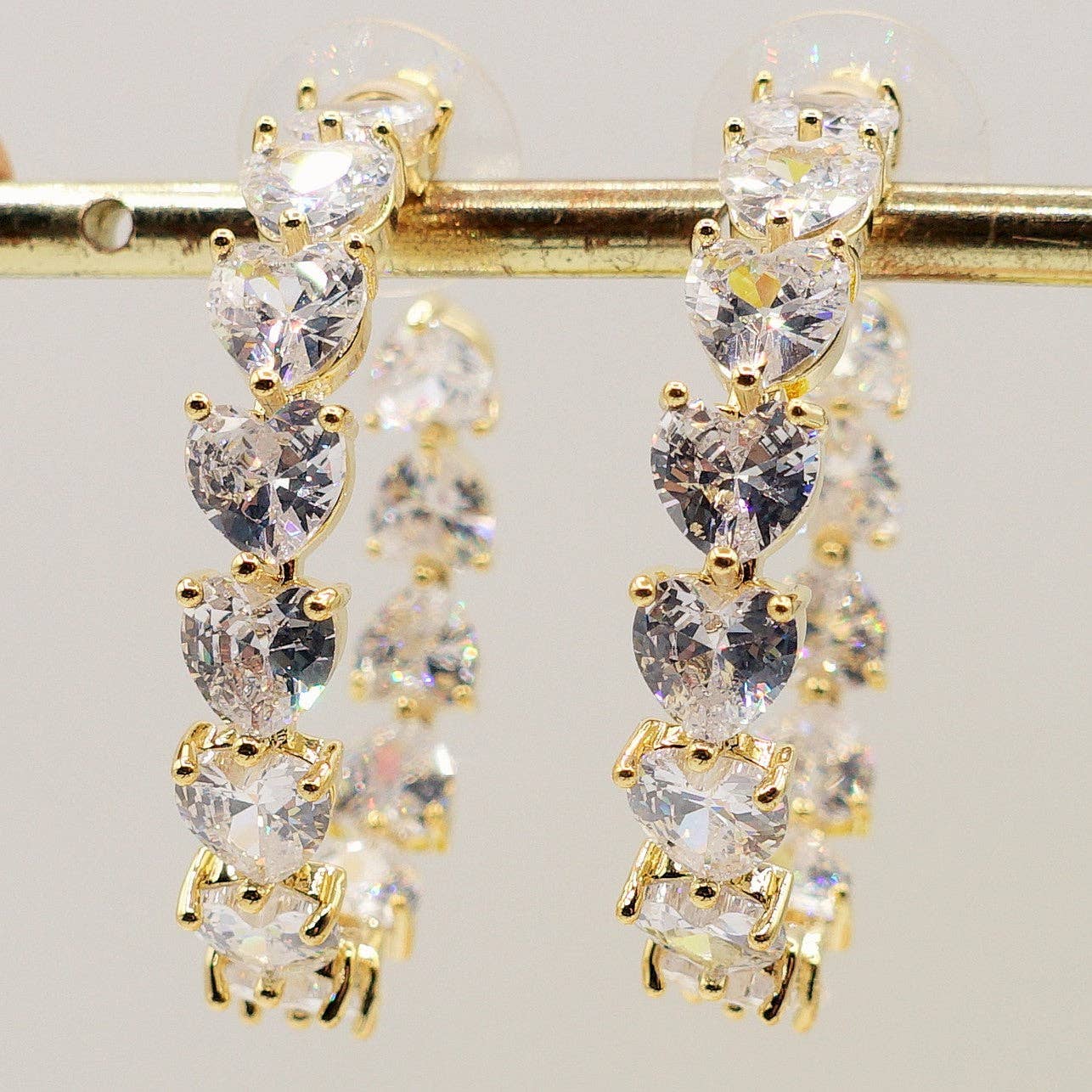 Daemon srls - Wholesale Dangle Earrings - CHERIE RAINBOW - Big hoops xl- orecchini a cerchio con cubic zirconia a forma di cuore1