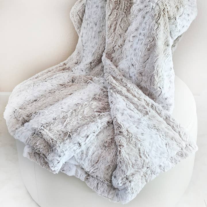 Two Lumps of Sugar - Wholesale Throw Blanket - Tan Snow Leopard 50 x 60 Minky Faux Fur Blanket