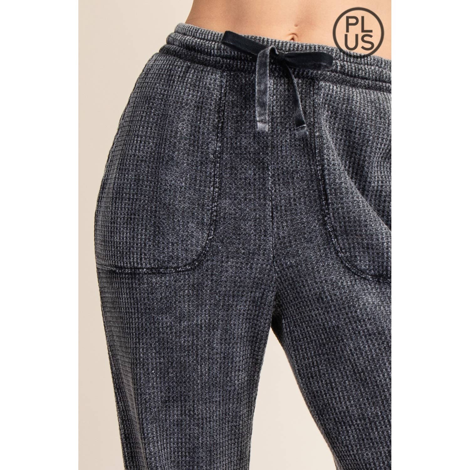 Rae Mode - Vente Pantalon de sport – femme - PANTALONS DE SURVÊTEMENT DROITS GAUFRÉS DÉLAVÉS AUX MINÉRAUX DE GRANDE TAILLE27
