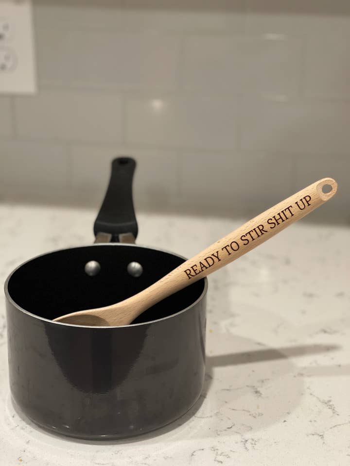 Cuillère de pendaison de crémaillère amusante Here to pour la vente par BUBBLEHEAD INK