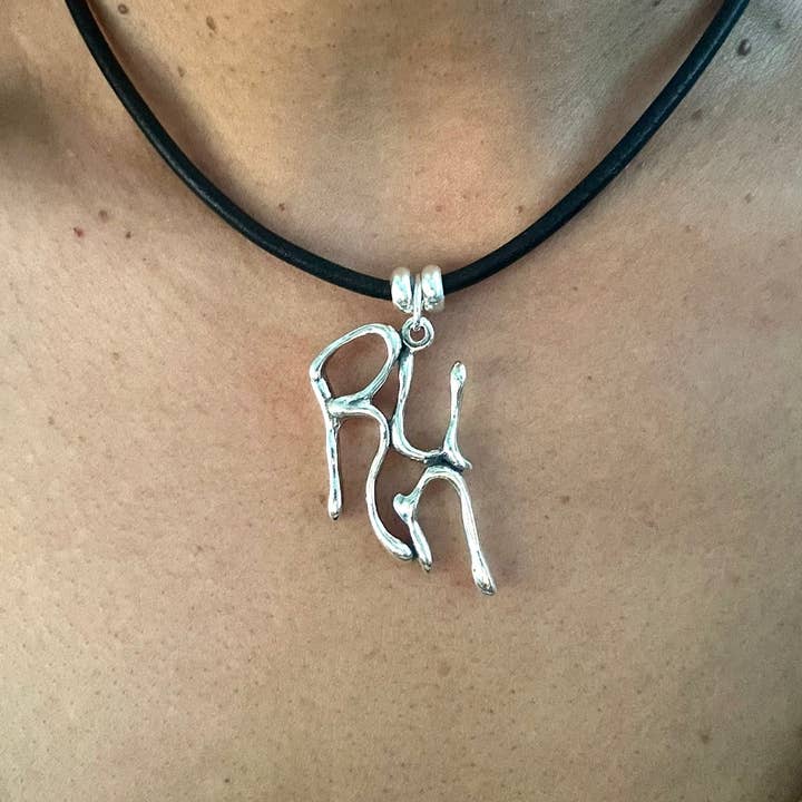 Run- Collar de plata de ley con cuero para venta al por mayor de Stylized Heritage - Word Art Jewelry