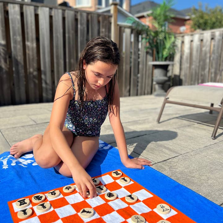 The Game Towel - Venta al por mayor Toallas de playa - Toalla The Chess and Checkers, almohada inflable incluida3