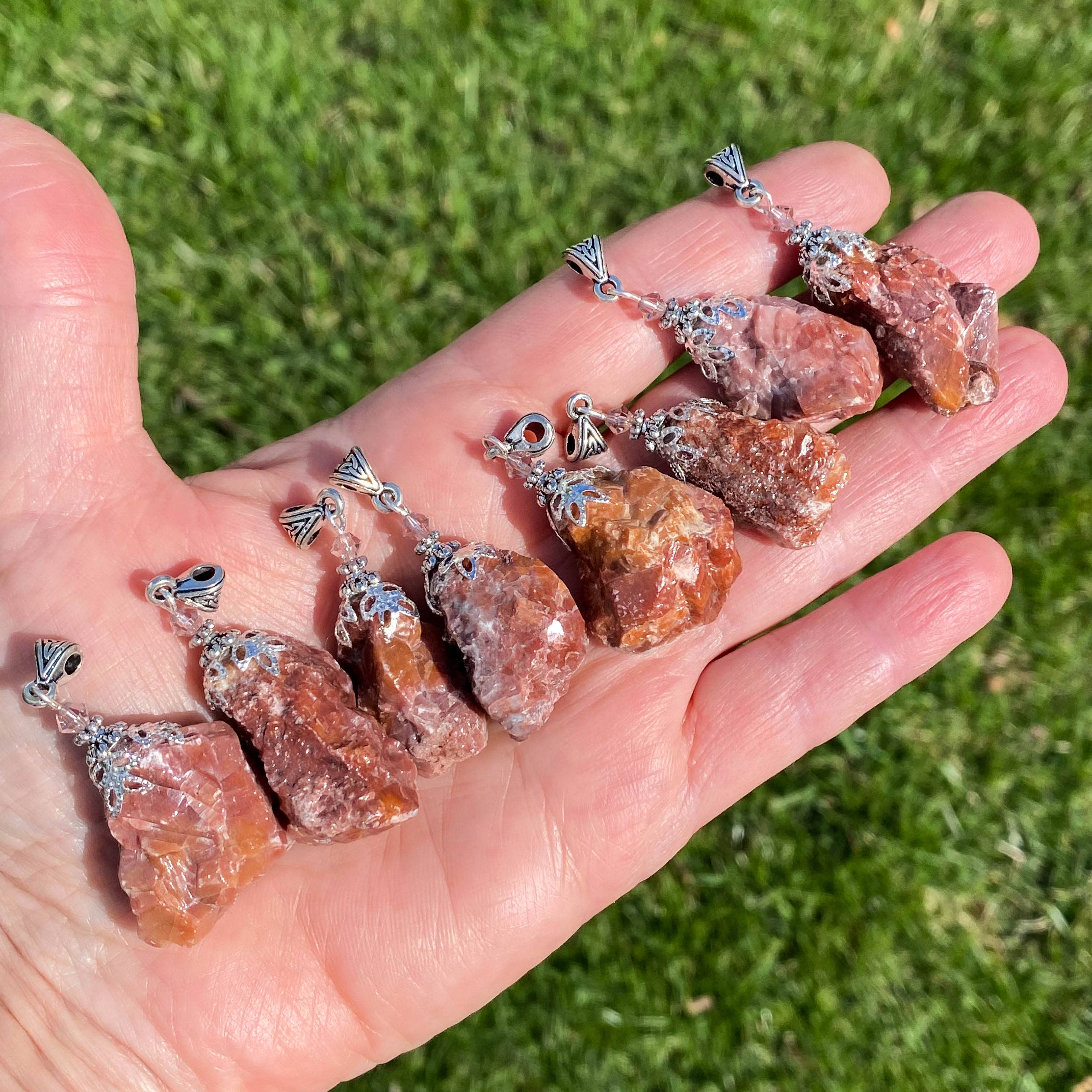 Glorious Healing Crystals – wholesale Hänge-/berlockhalsband – Raw Röd Calcite halsband9