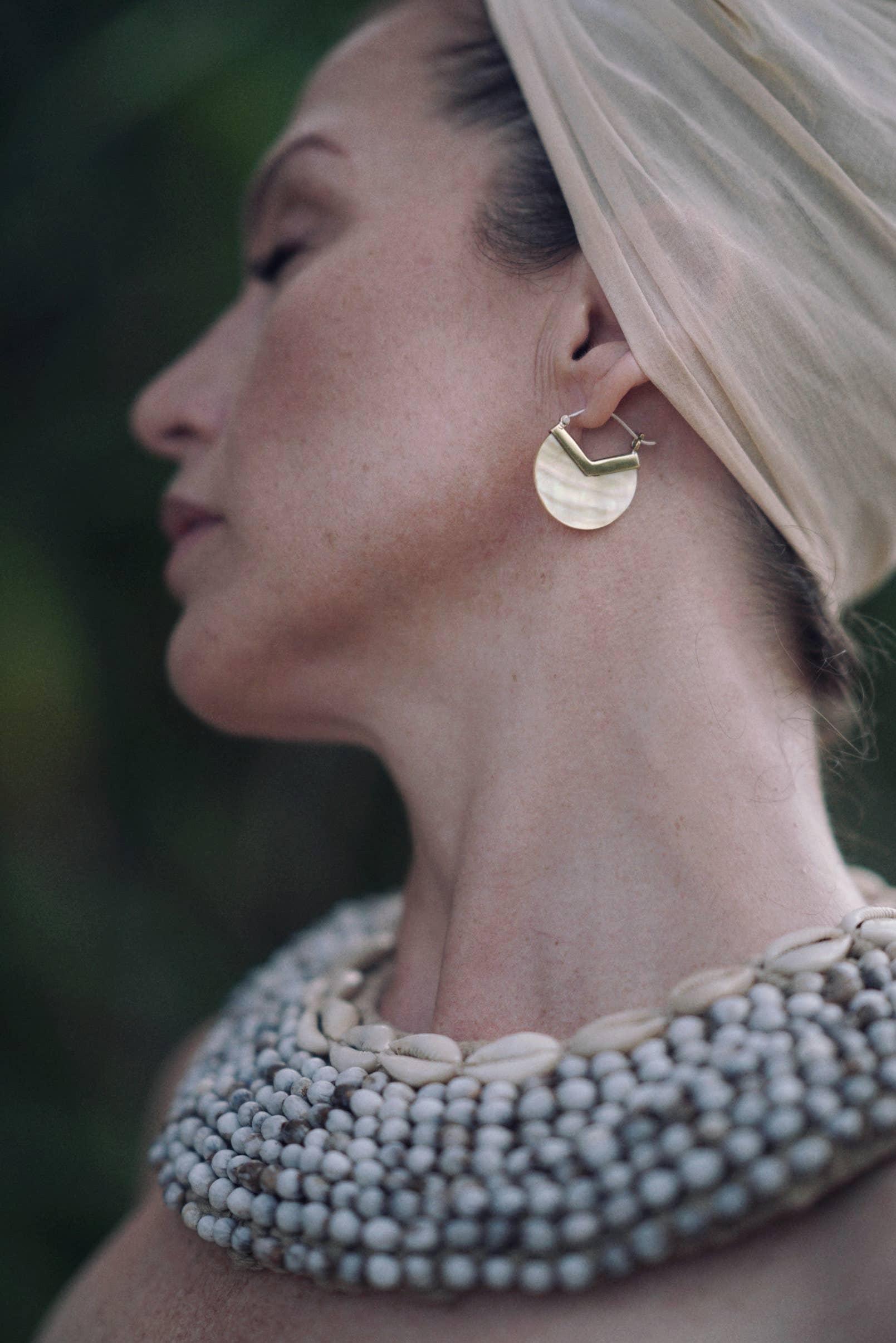 Bonisita - Vendita all'ingrosso Collane a bavaglio - Collana tribale vintage Cowrie Shell & Seeds di Papua7