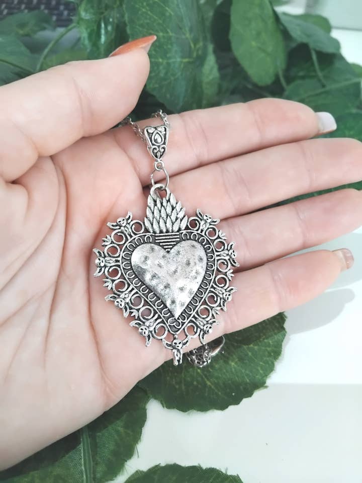 Colar Ex Voto Sagrado Coração por atacado de Wild & Free