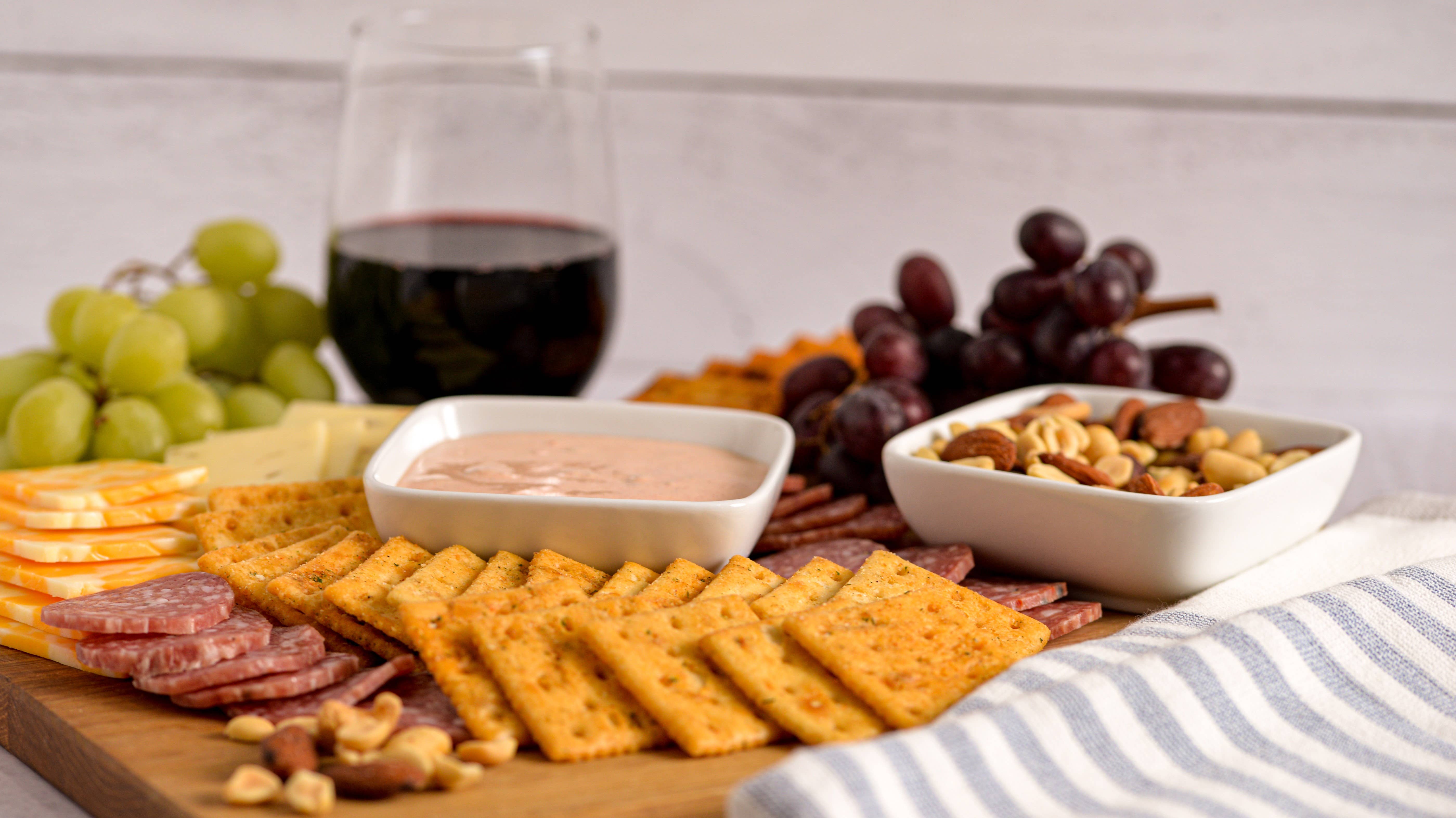 Smokehouse Crackers - Wholesale Crackers - Spices Smokehouse Crackers-Bar-B-Q Flavor-12 ct.-3.5 or 7 oz5