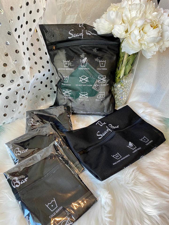 Sac à linge en maille pour la vente par The Scarf Bar