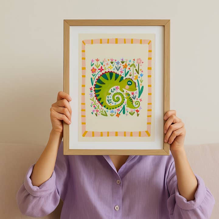 Cora Caméléon, Impression d'art pour enfants, Art coloré, Art amusant pour la vente par Kate Fox Design