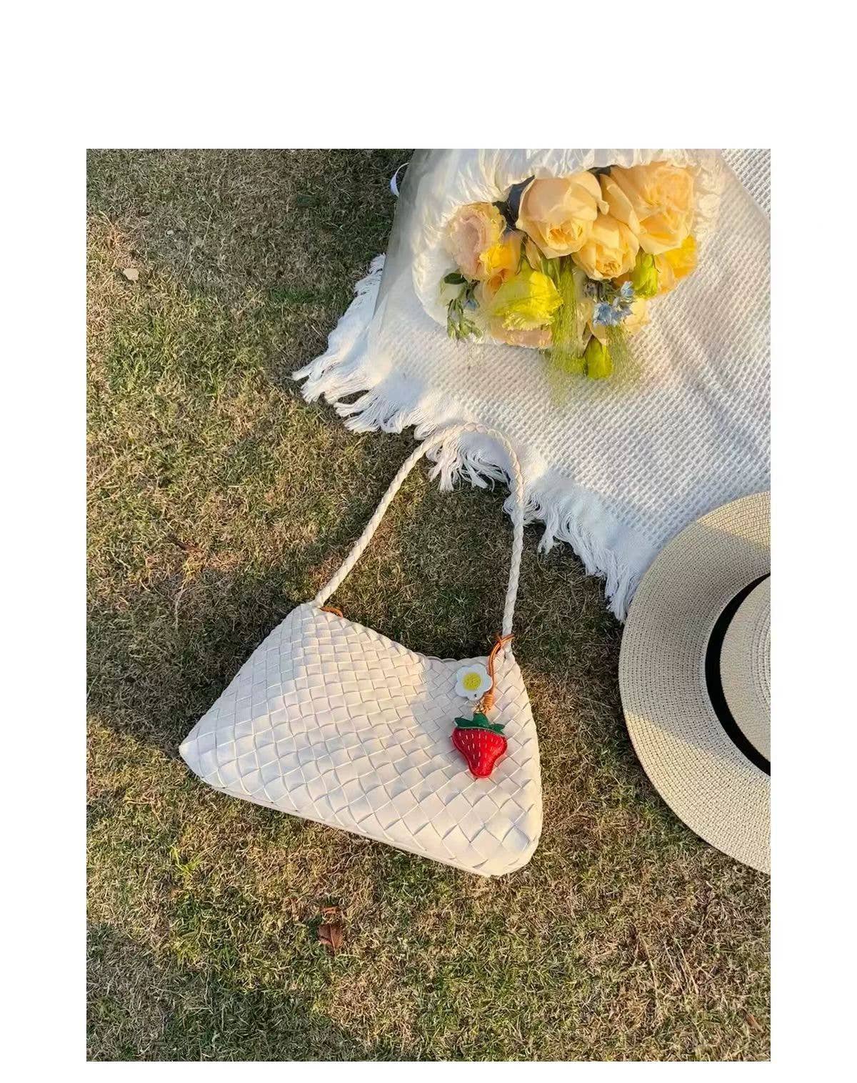 EmberLoom - Wholesale Shoulder Bag - Women's - Woven Palm Tree Accent Shoulder Bag3