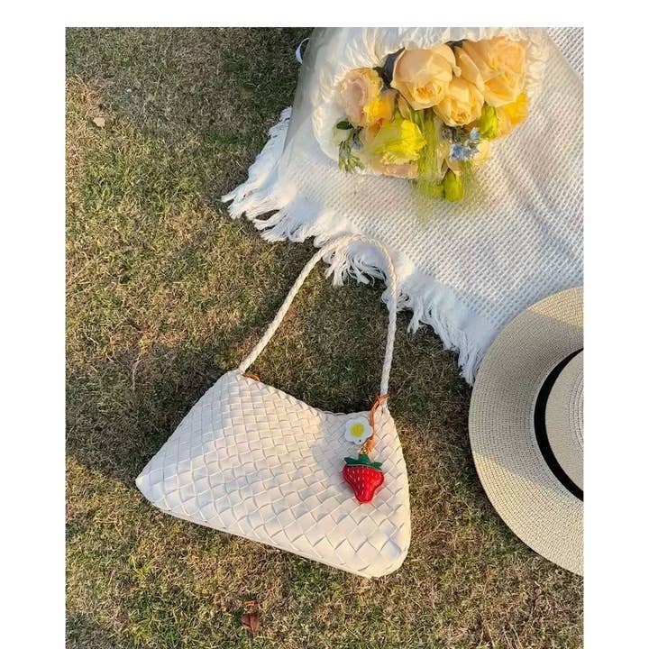 EmberLoom - Wholesale Shoulder Bag - Women's - Woven Palm Tree Accent Shoulder Bag3