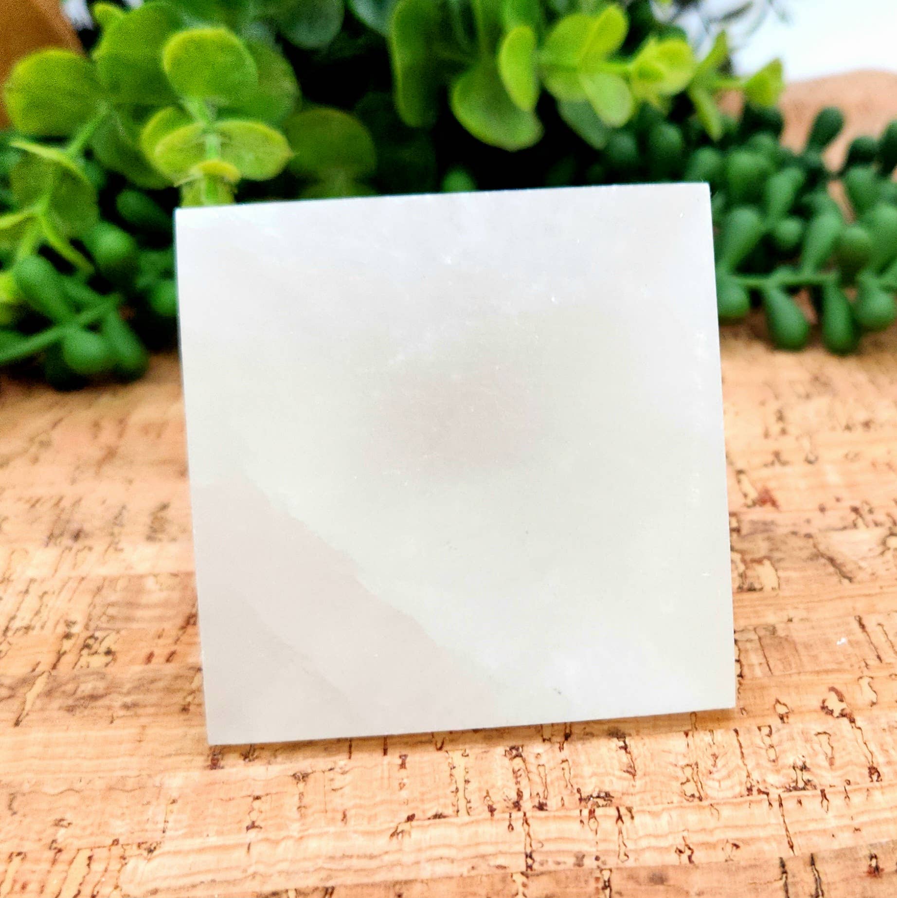 Meraki Gemstones - Vendita all'ingrosso Pietra/cristallo spirituale - Piramide di Selenite per Ricarica/Purificazione - Dimensioni Approssimative 5-6cm2