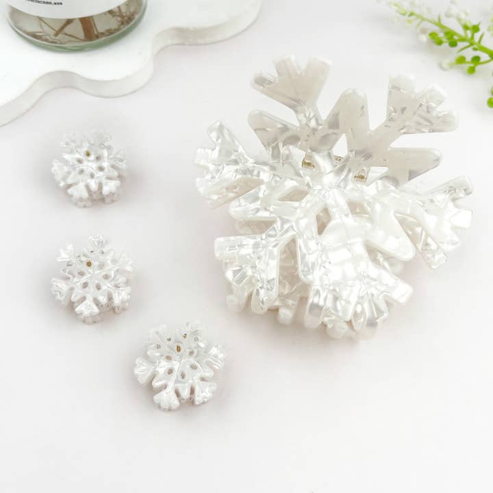 White Christmas Snowflake Hair Claw – Elegant Holiday Accessory for wholesale on Faire5