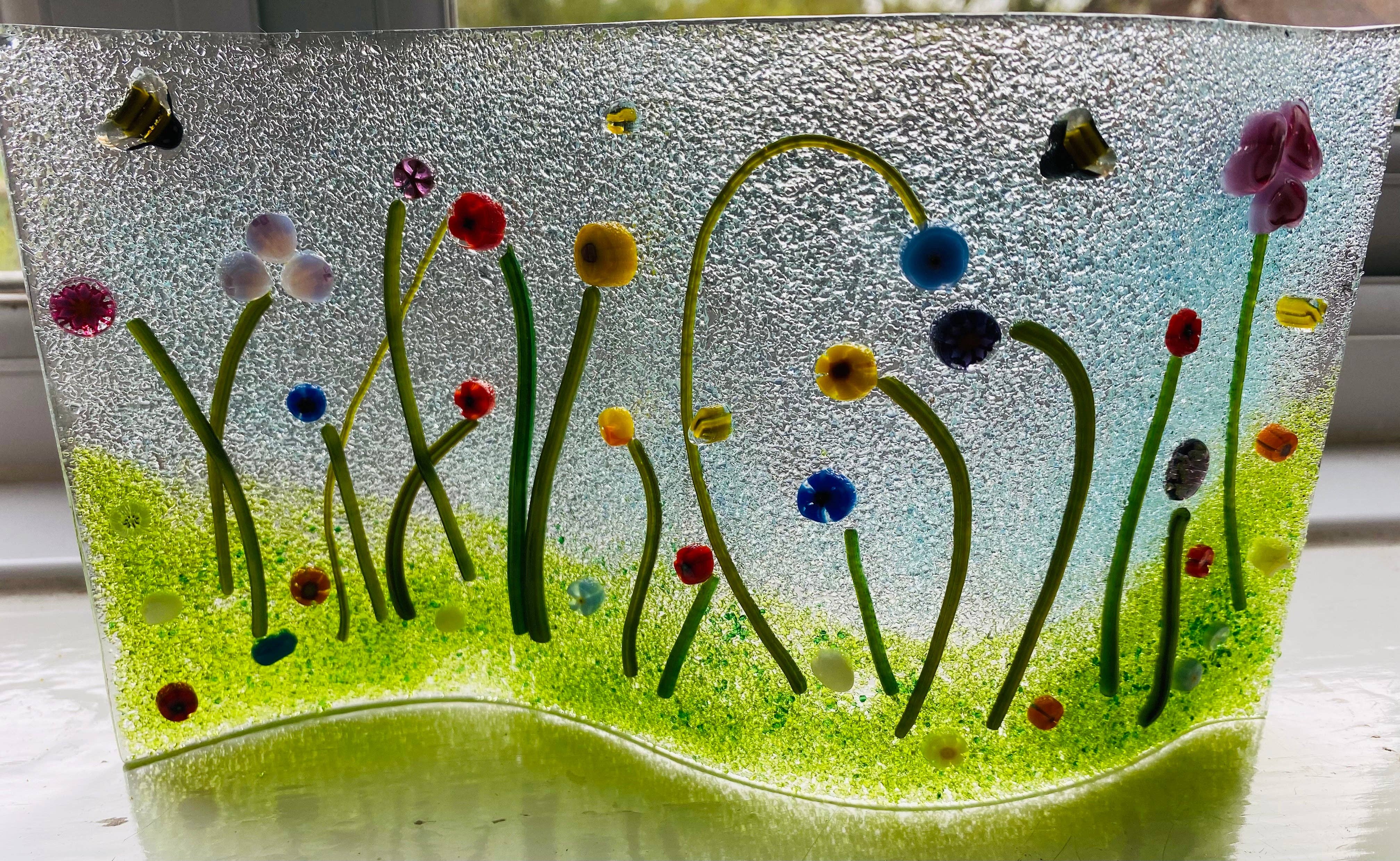 Ally Glass Studio – wholesale Decorative tabletop object – Self standing flower meadow2