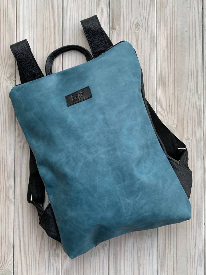 Zaino in pelle blu, zaino da donna, zaino convertibile, per la vendita all'ingrosso da parte di LeaF