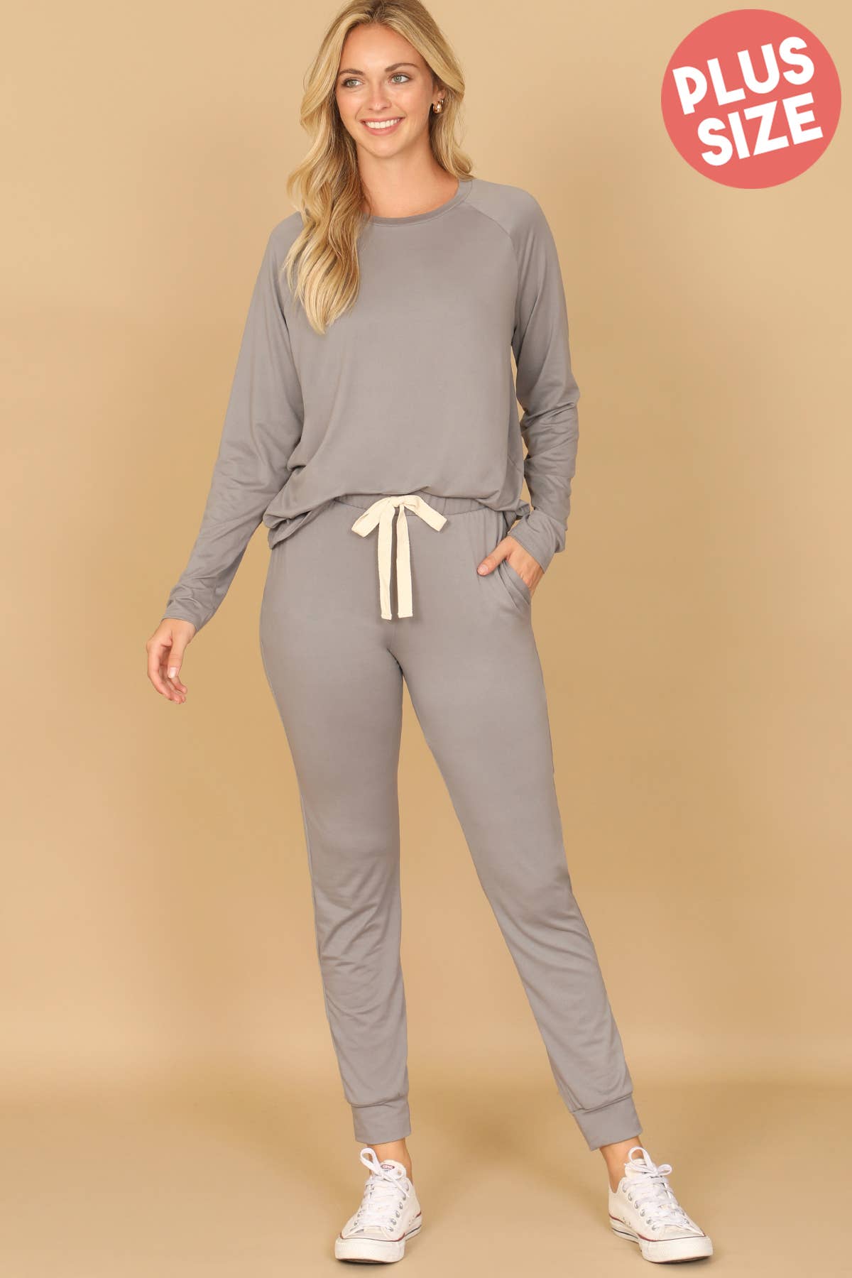 You & Me - Vendita all'ingrosso Pantaloni sportivi/da jogging loungewear - Donna - Set maglia a maniche lunghe e joggers taglie forti YMP40001XV con cintura da annodare.24
