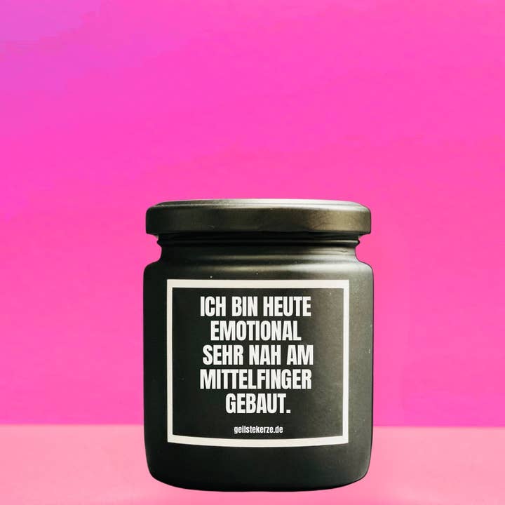 Geurkaars | VANDAAG BEN IK EMOTIONEEL HEEL DICHT BIJ DE MIDDELVINGER GEBOUWD. voor wholesale door geilstekerze