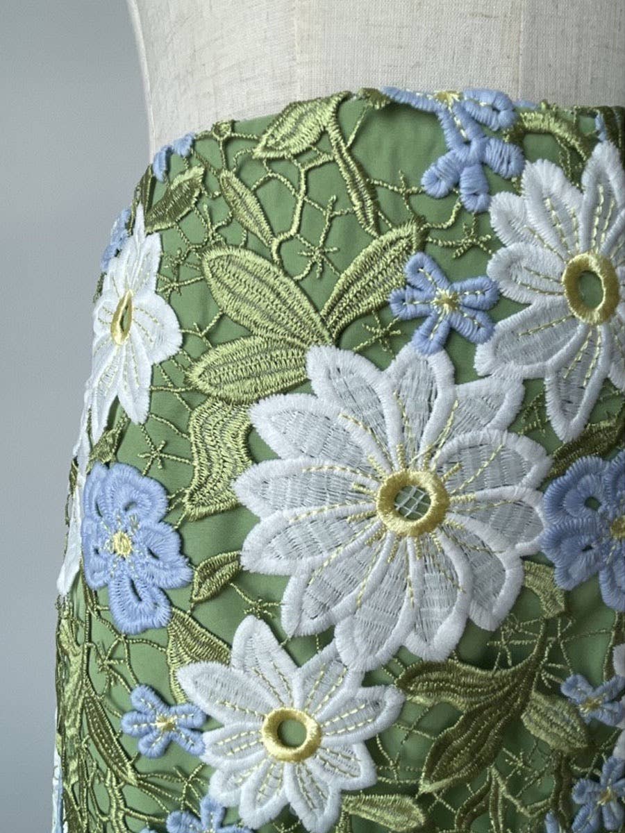 Fodera bianca Gonna midi con ricamo floreale SK015 in vendita all'ingrosso su Faire2