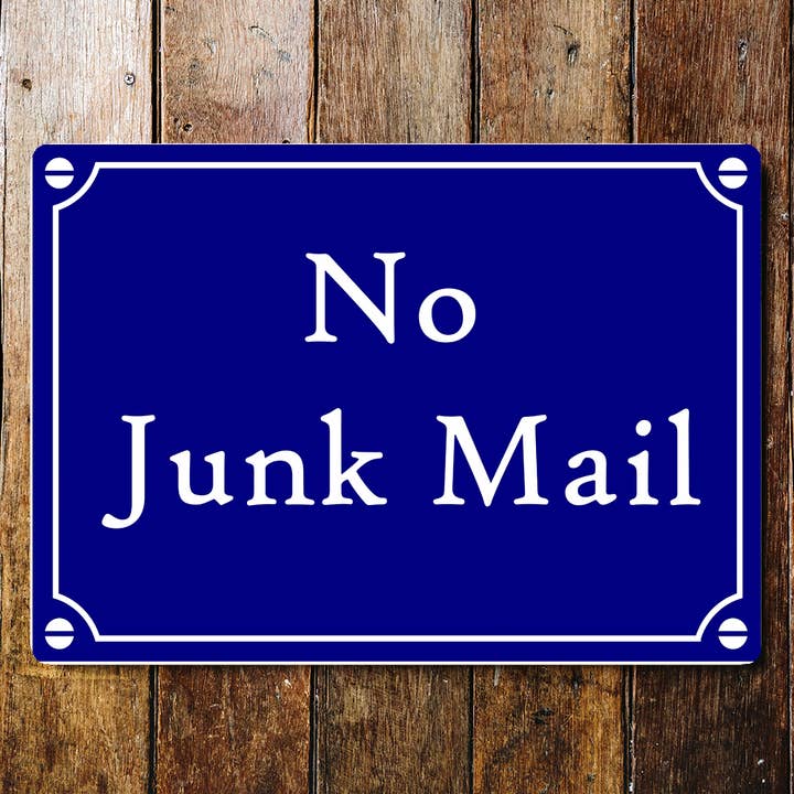 Plaque artistique bleue No Junk Mail pour la vente par The British Metal Signs Company