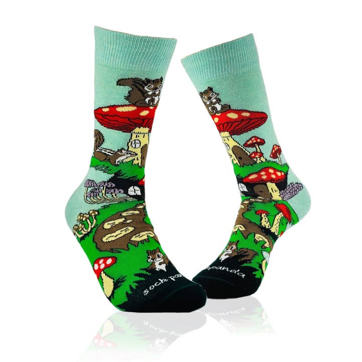 Chaussettes Mushroom Squirrel Home par Sock Panda (Taille Adulte Moyenne - Femmes pointure 35-41) pour la vente par Sock Panda