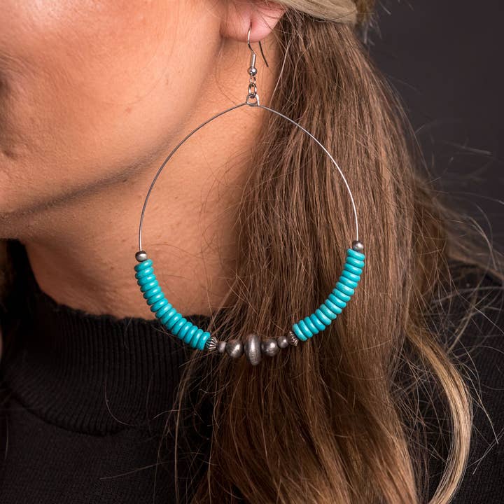 West & Co. - Venta al por mayor Pendientes de aro - Oreja de aro grande con cuentas de perlas navajos falsas y turquesas
