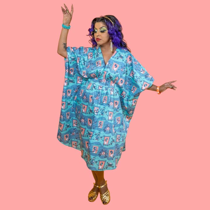 Caftan Brownstone Betties en couleur pêche et eau pour la vente par Blue Platypus