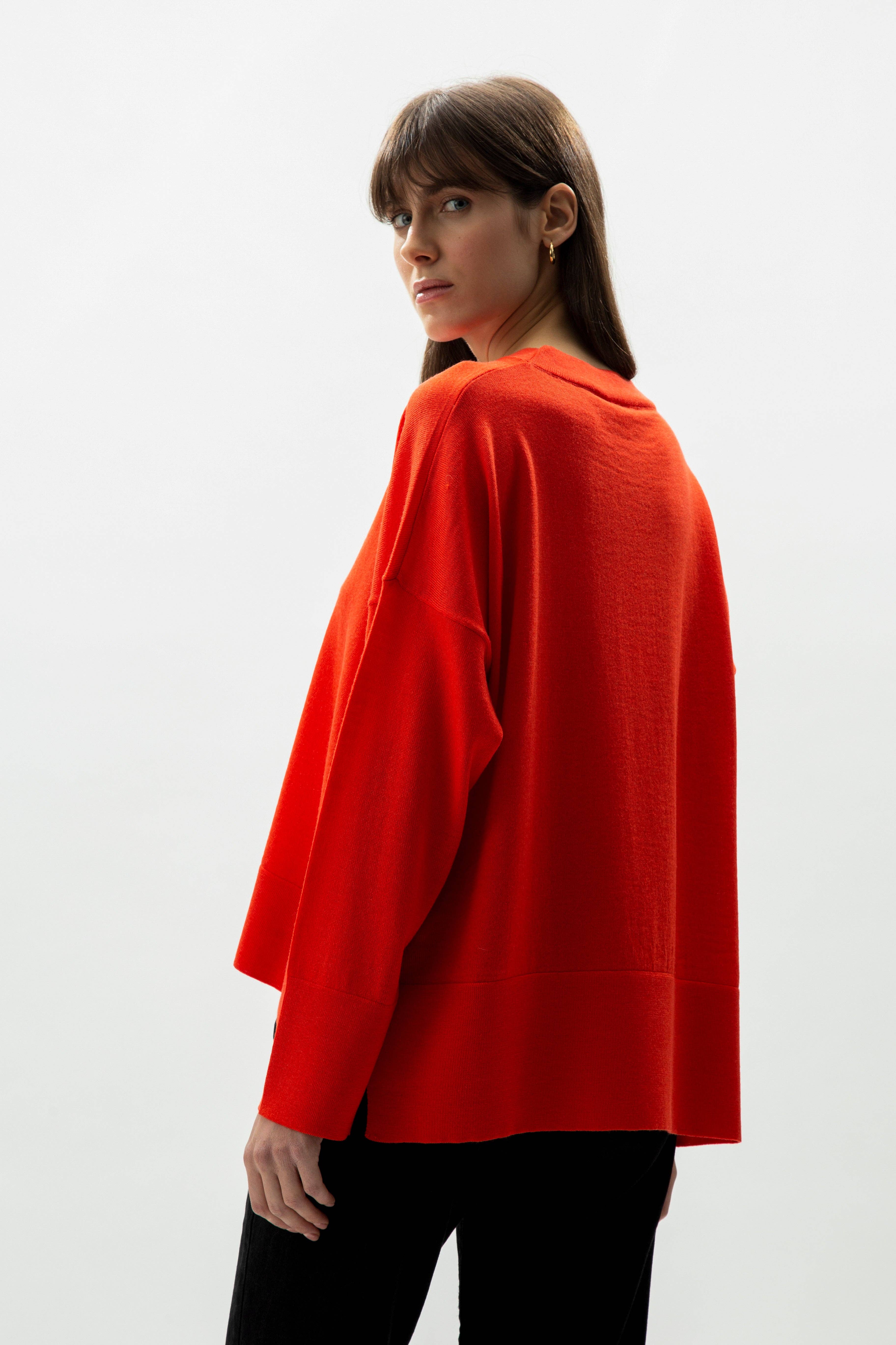 Lèmme – wholesale Pullovertröja - Dam – Överdimensionerad pullover med rund hals i extra fin merinoull17