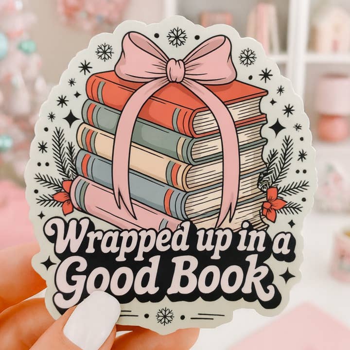Autocollant découpé de Noël pour les amateurs de livres "Enveloppé dans un bon livre" pour la vente par Auburn Row Design