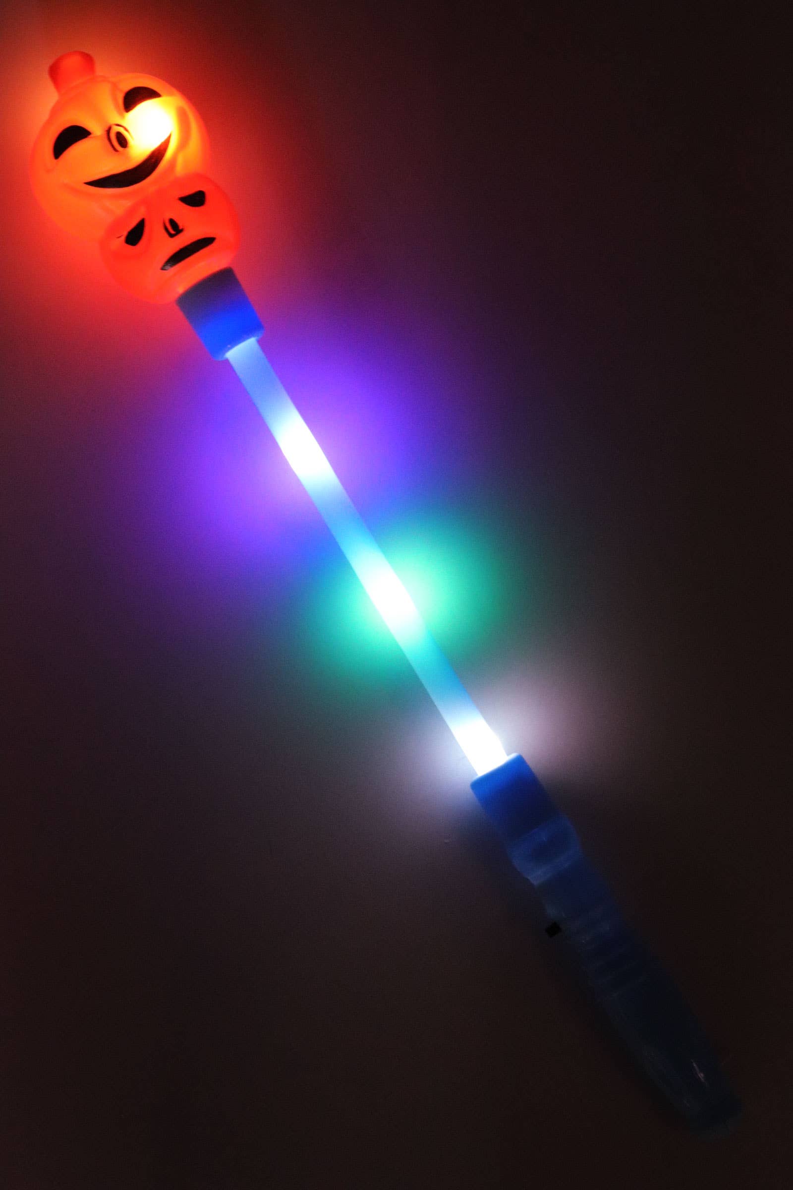 ASSORTI Bâton lumineux tête de citrouille crâne d'Halloween en vente sur Faire10