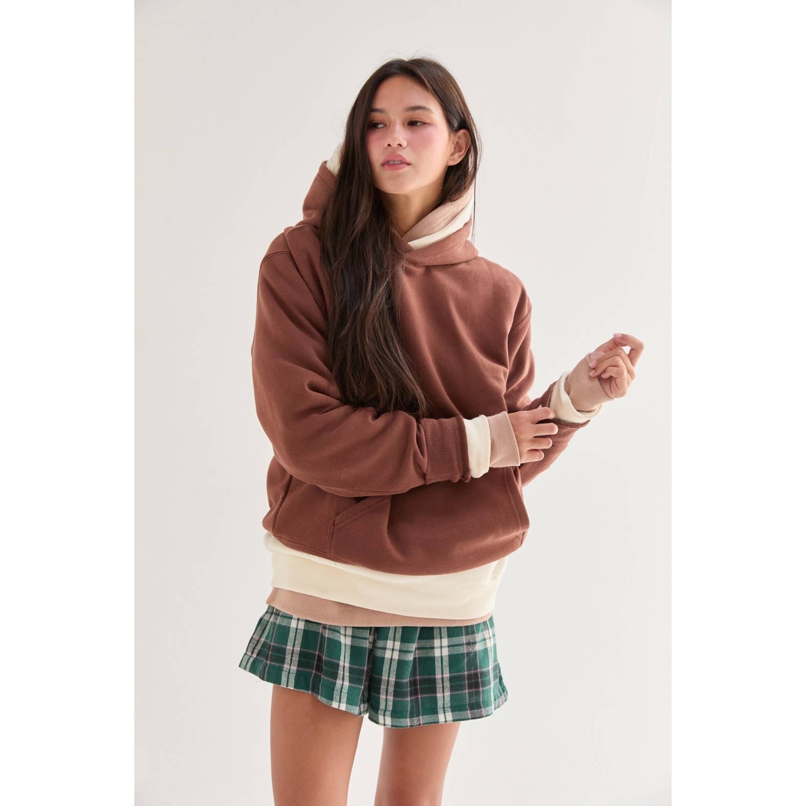 HYFVE – Hoodie – Mulher por atacado – Camisola de Conforto Essencial com Bolso Canguru9