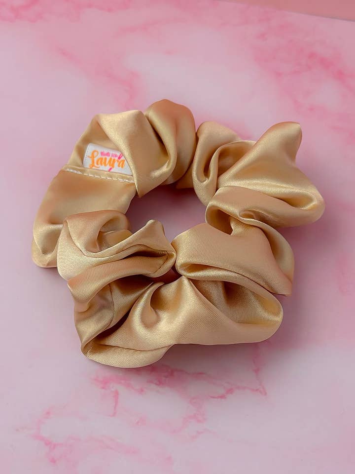 Doré - Chouchou classique en satin doré pour la vente par ThatsSewLauraUk