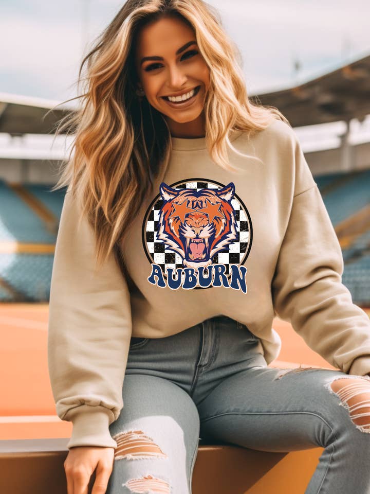 Auburn Tigers ternet grafisk sweatshirt til voksne for engroshandel hos Uncommon Label