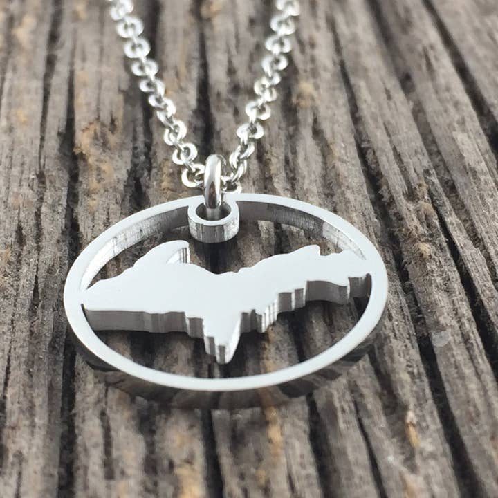 Pendentif en forme de cercle en UP, grand, petit ou petit, pour la vente par Be Inspired UP