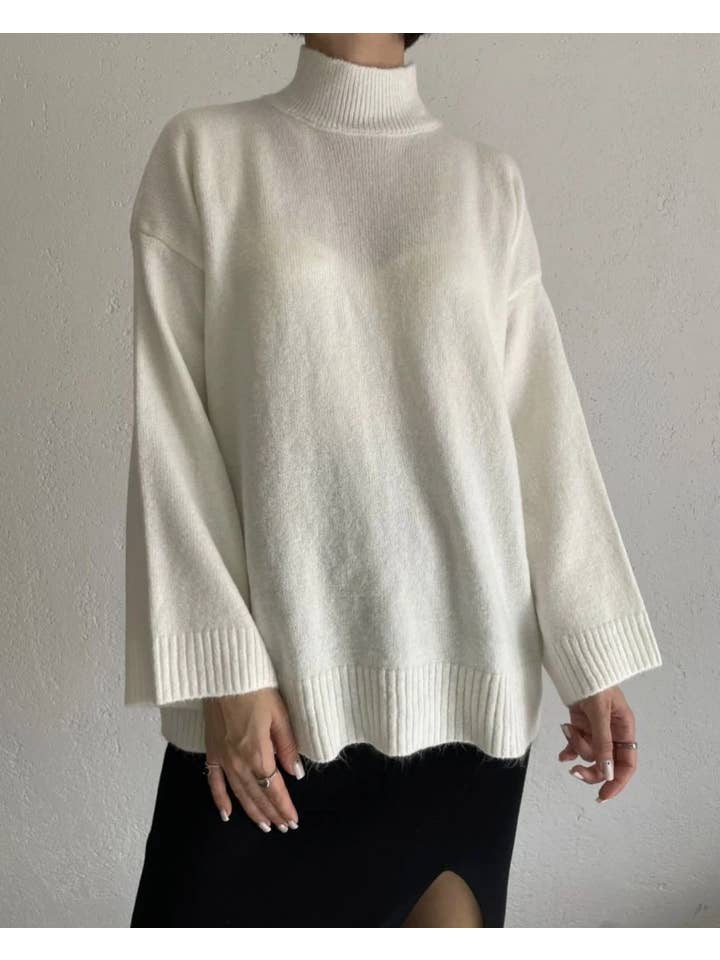 MAXMILA PARIS - Wholesale Knit Sweater - Women's - VALICA turtleneck sweater with flared cut1