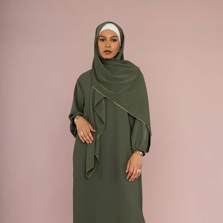 Abaya de seda Medina para mujer ref:2338pkdr y otras tendencias de Resultados para ropa marca al por mayor. Devoluciones gratuitas y condiciones de pago a 60 días en Faire en Faire.